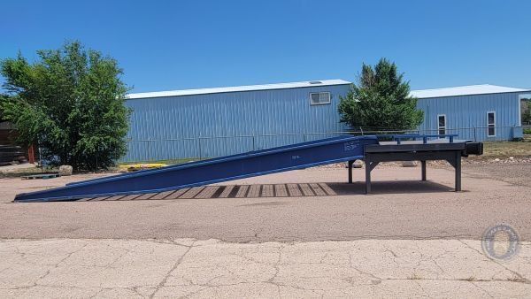Stationary Steel Bluff Yard Ramp with Platform in Colorado