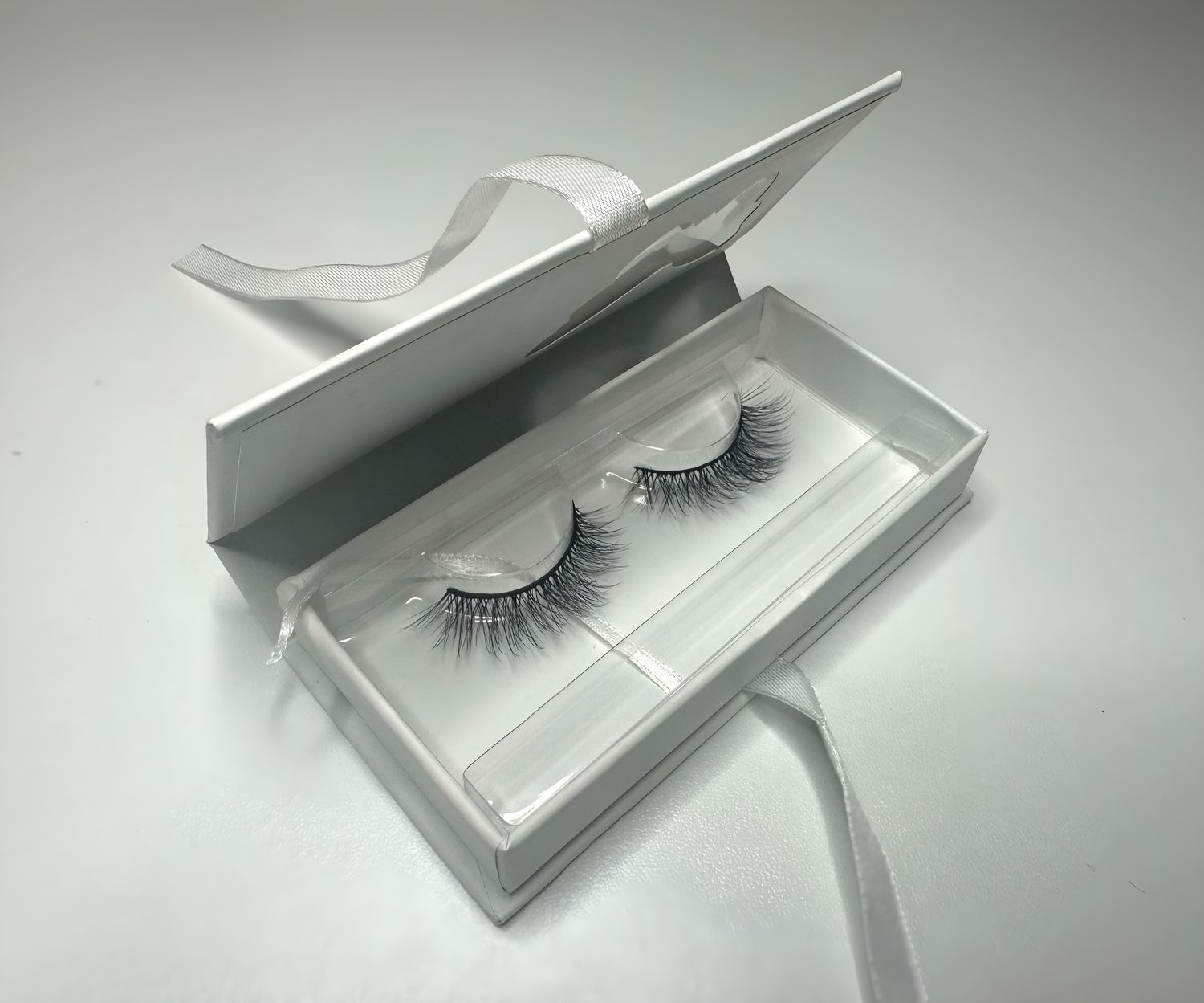 Gentle Glimmer Strip Lashes