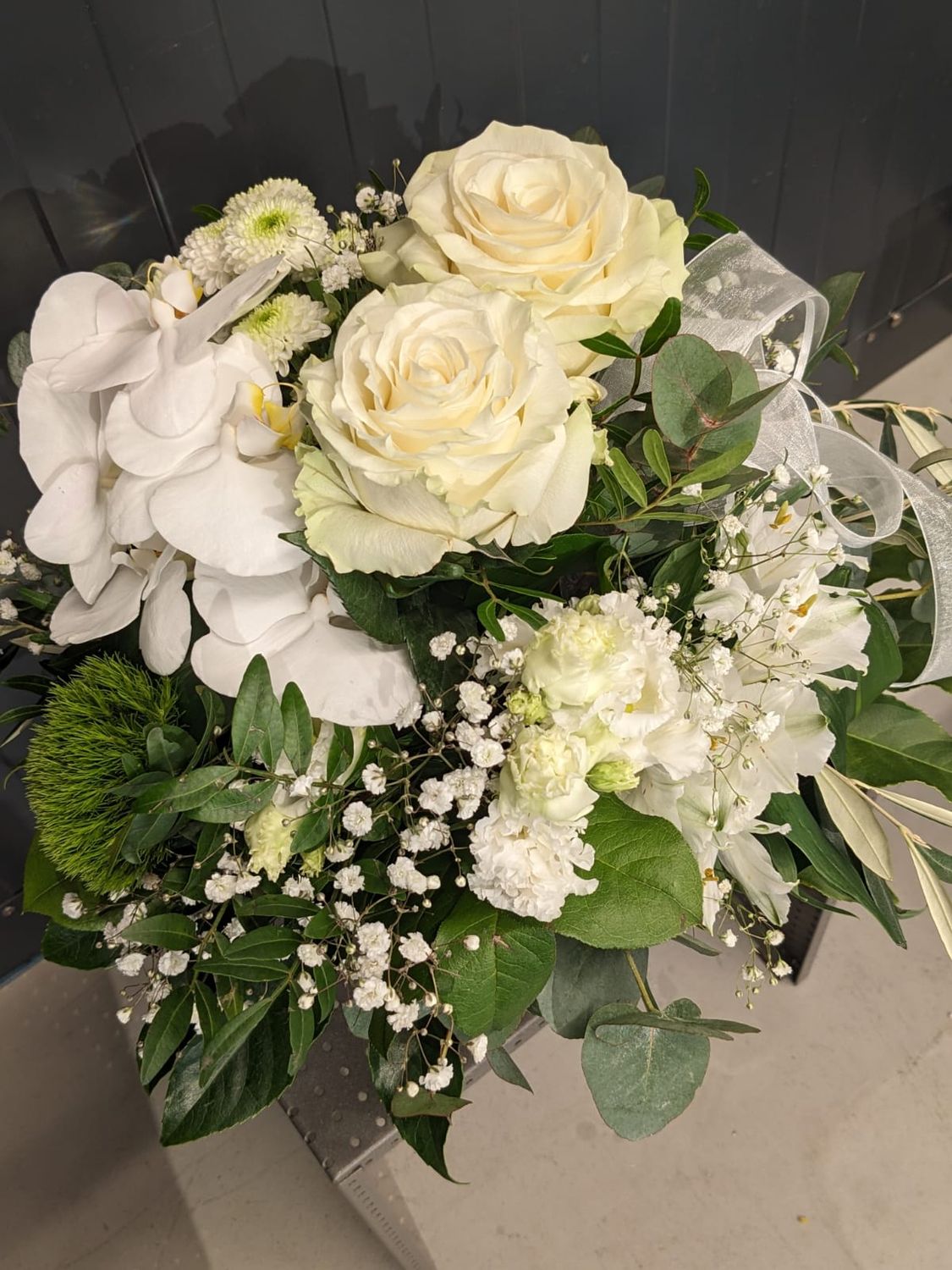 Blumenstrauß mit weißen Rosen Blumenstrauß mit weißen Rosen
