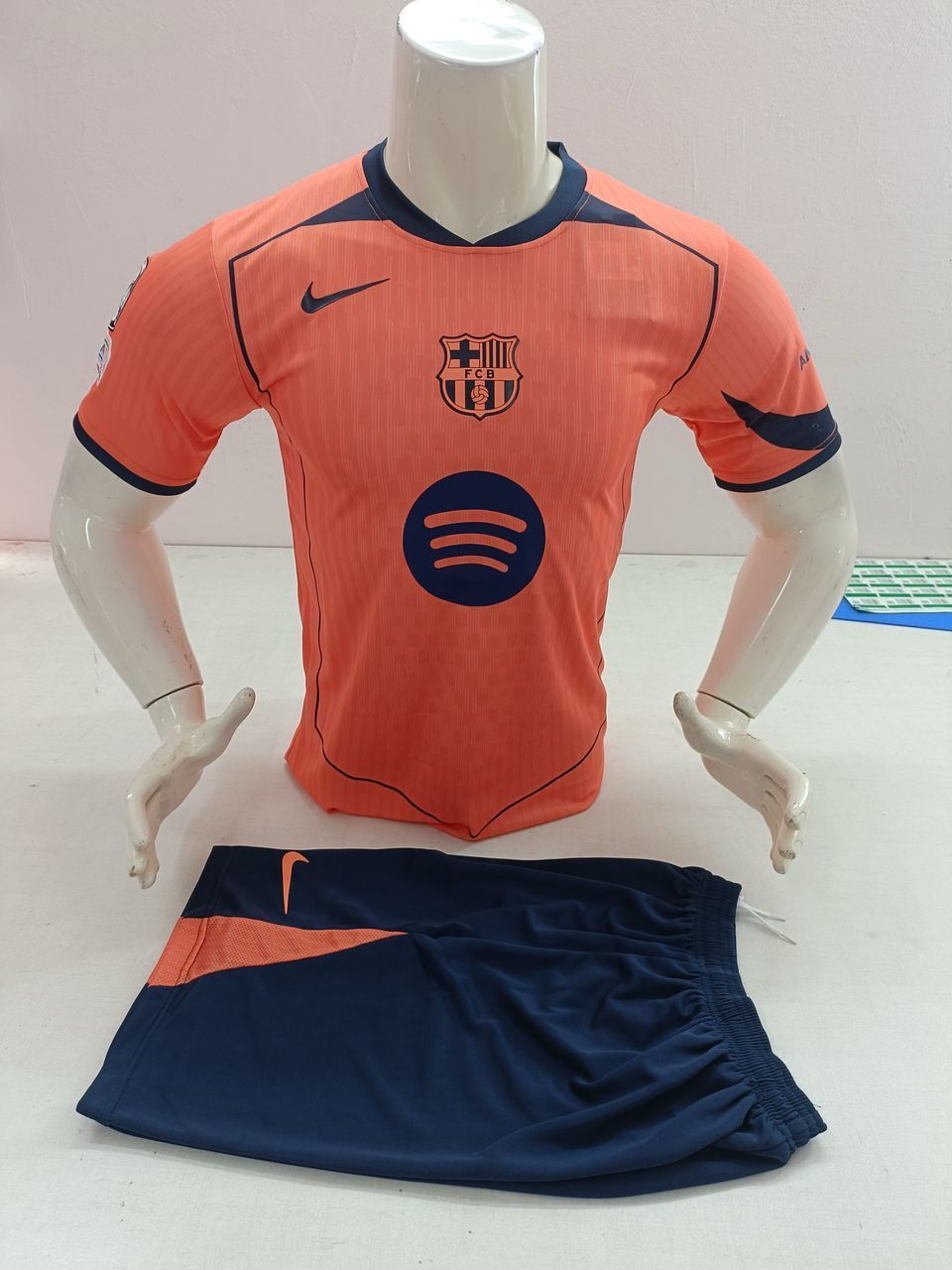 UNIFORME IMPORTADO BARCELONA VISITA