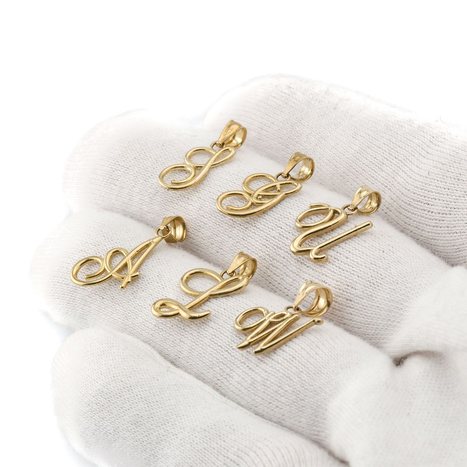 10k Letter pendant xs