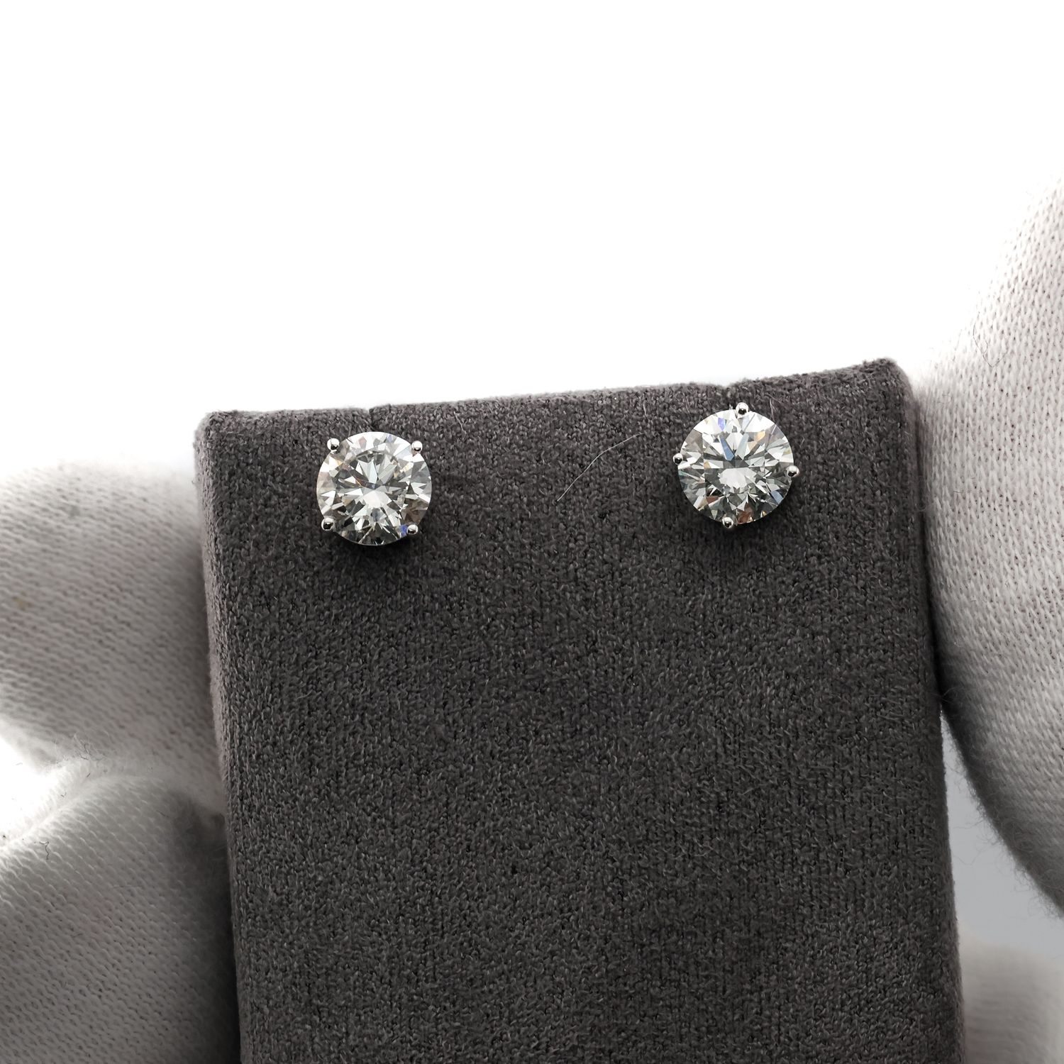 14k wg  2cts Studs