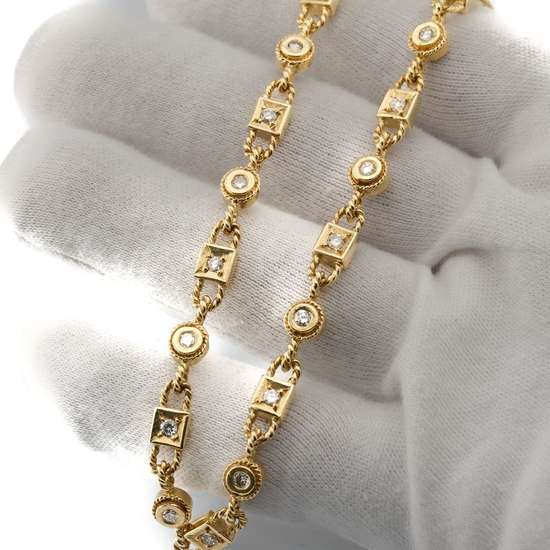 18k Mulit shape Chain Nat. Dia.