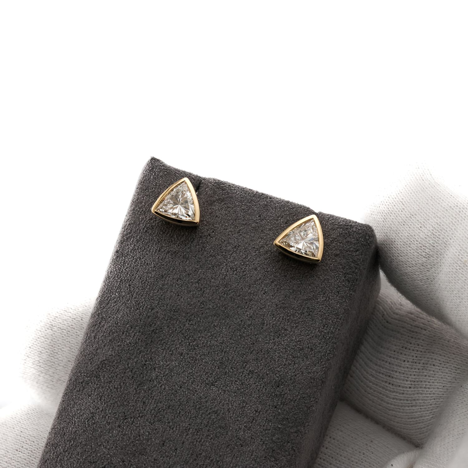 14k Triangel diamonds