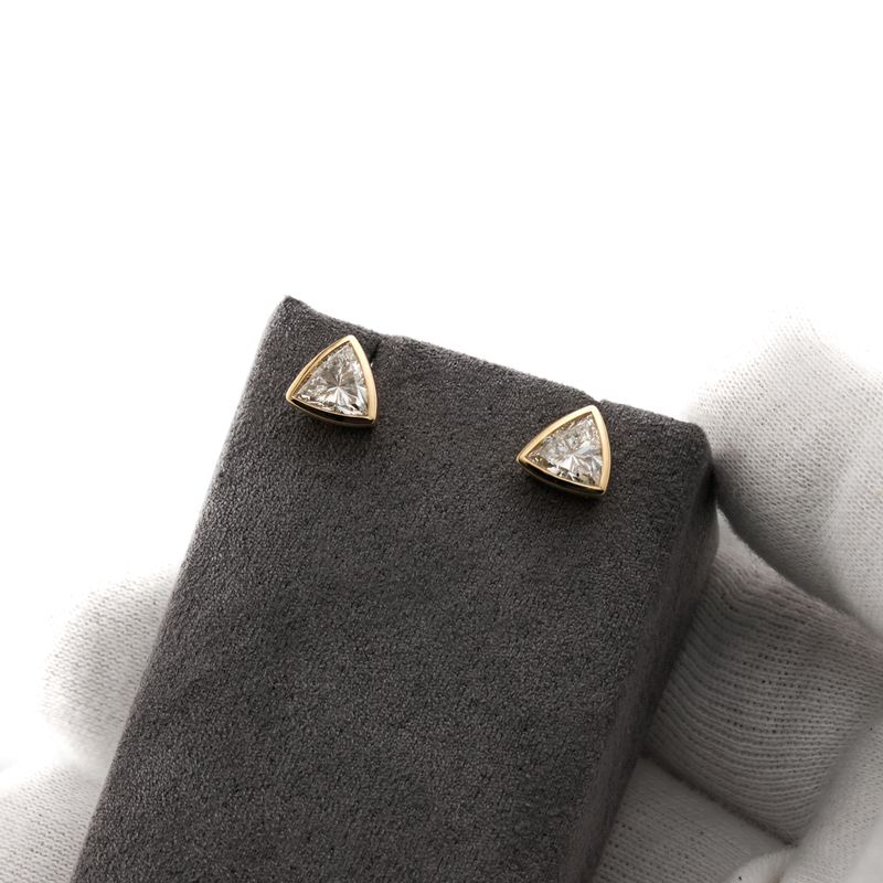 14k Triangel diamonds