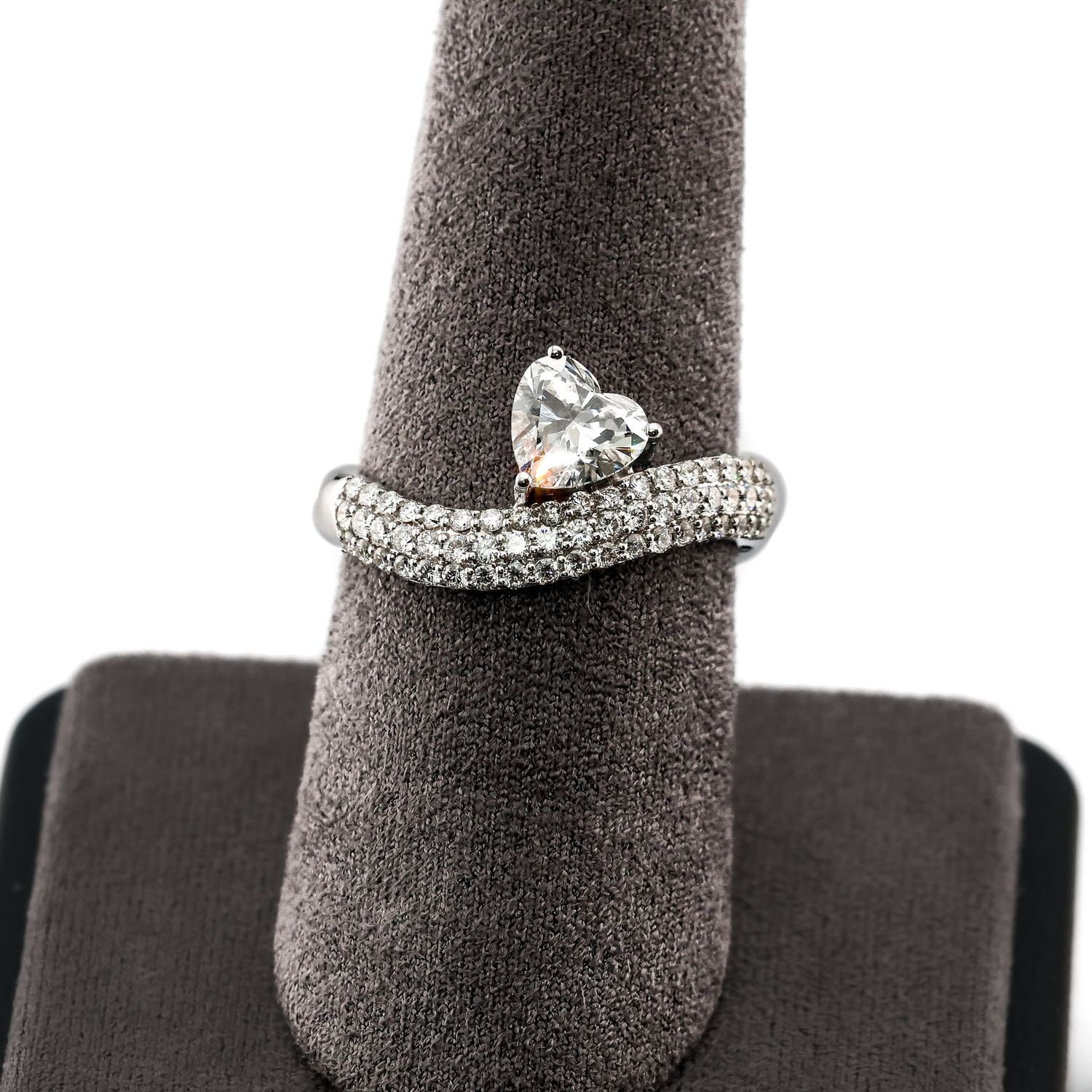 Heart Center Pave band