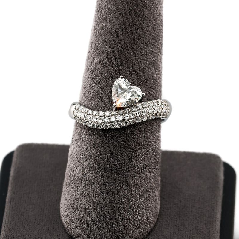 Heart Center Pave band