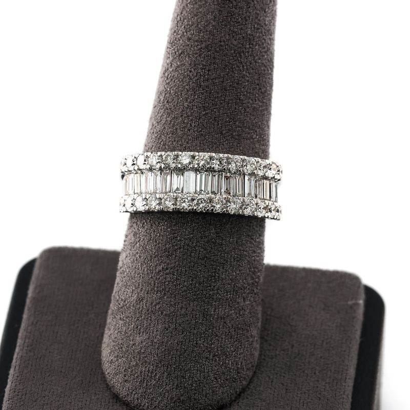14k White Emerald and Round diamond Ring