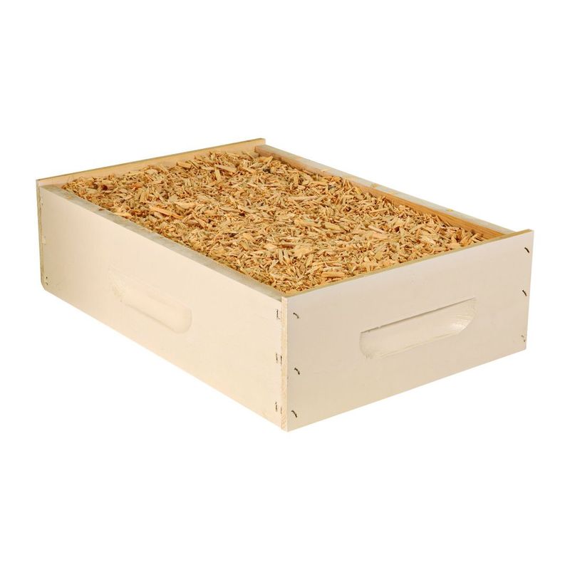 Winter Chip Box Painted 8-frame with Wood Chips
