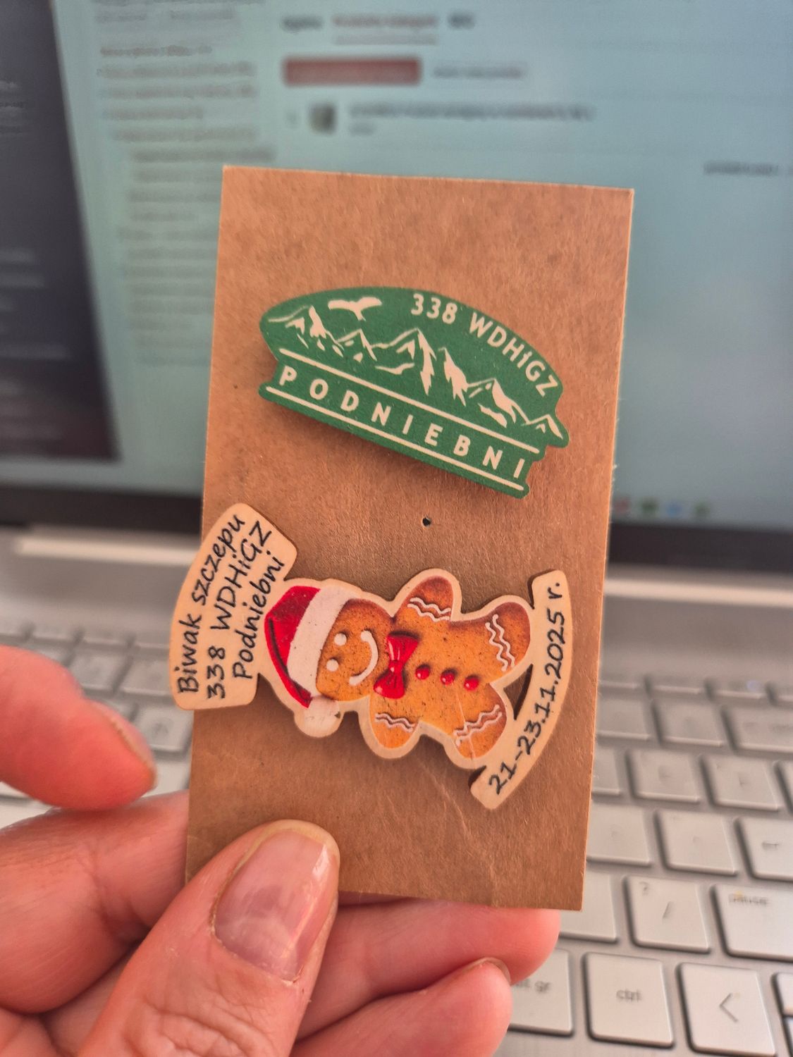 Przypinki drewniane typu PIN