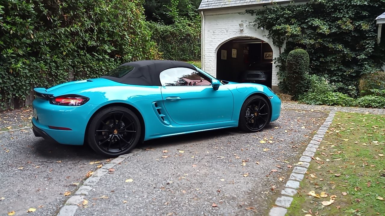PORSCHE 718 MIAMI BLUE