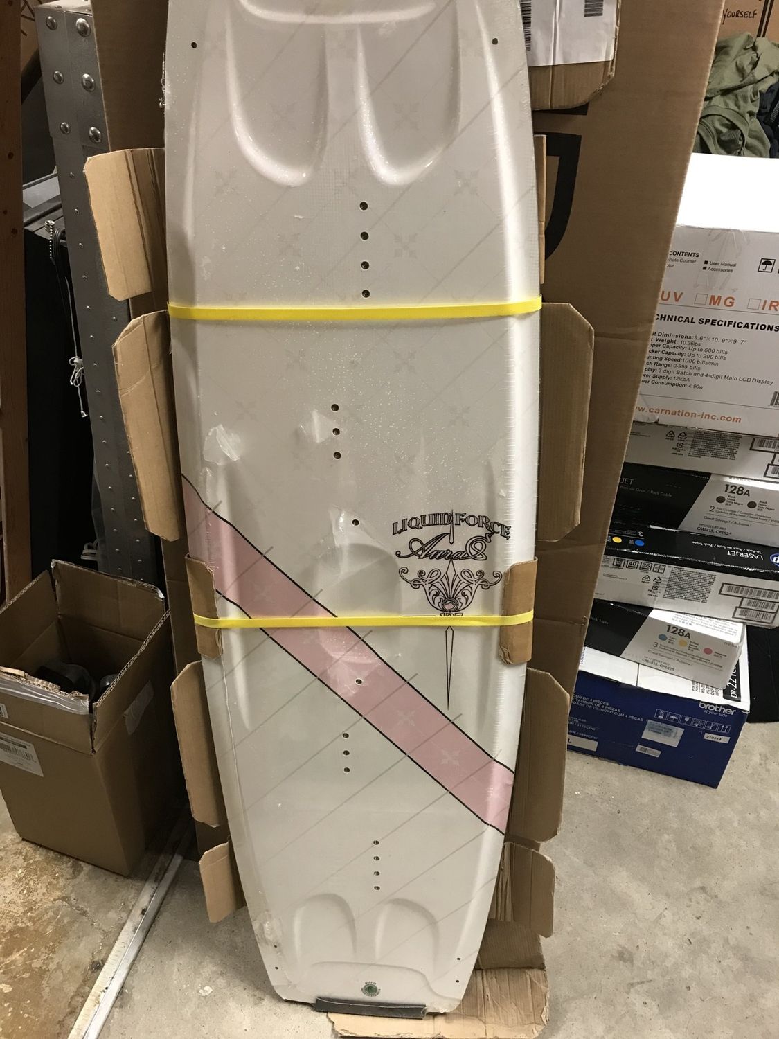 Liquid Force 2008 twin, Size: Aura 127 no fins