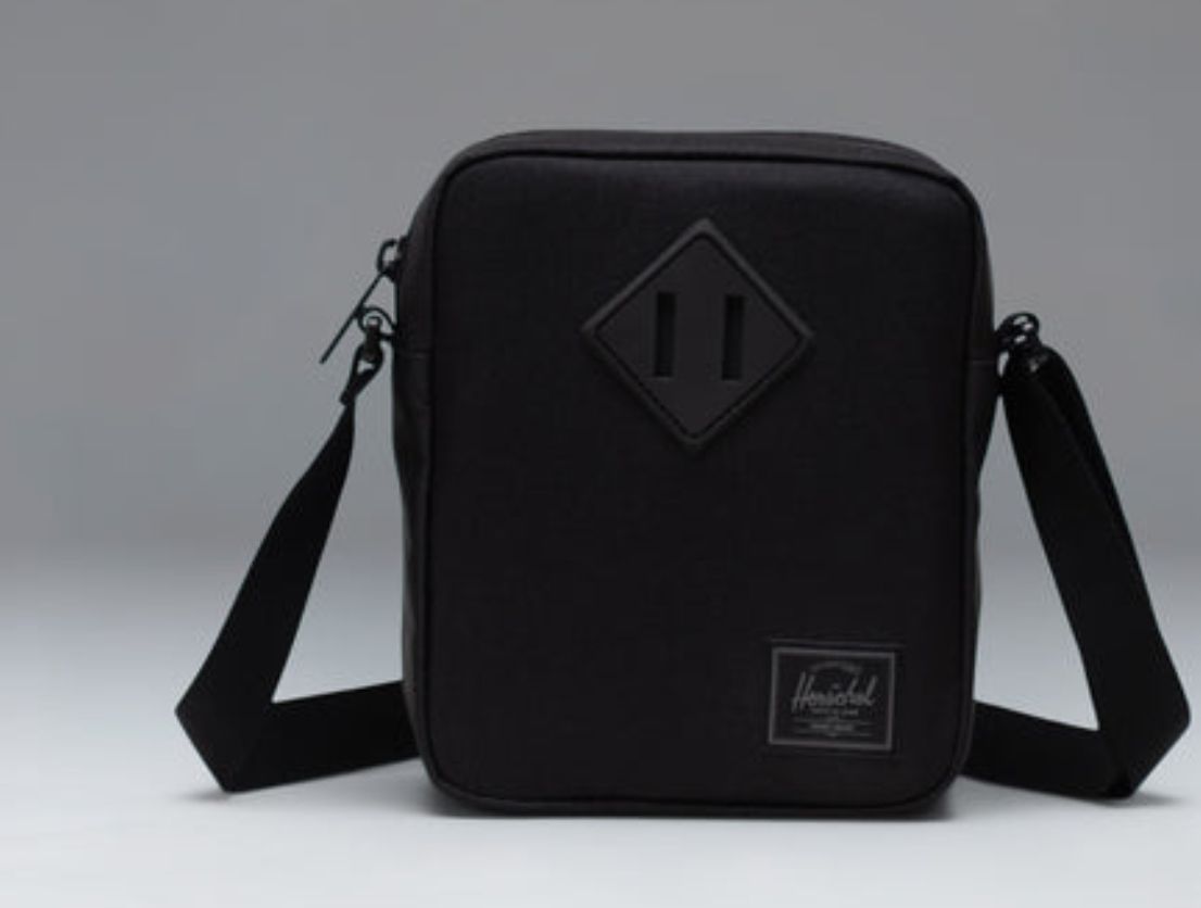 Herschel Heritage Classic Crossbody, Size: Black