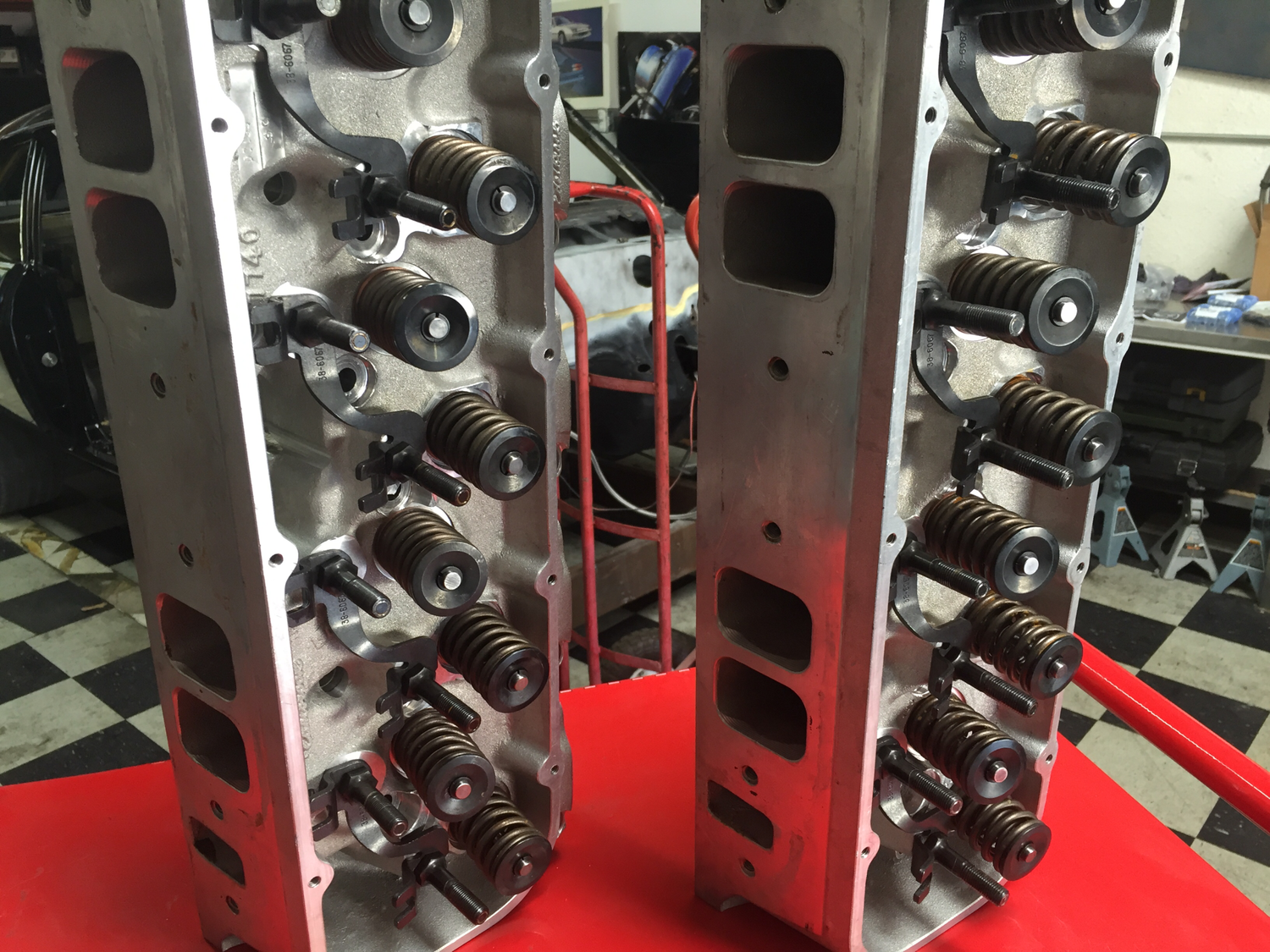 Edelbrock 77409 340cc BBC heads