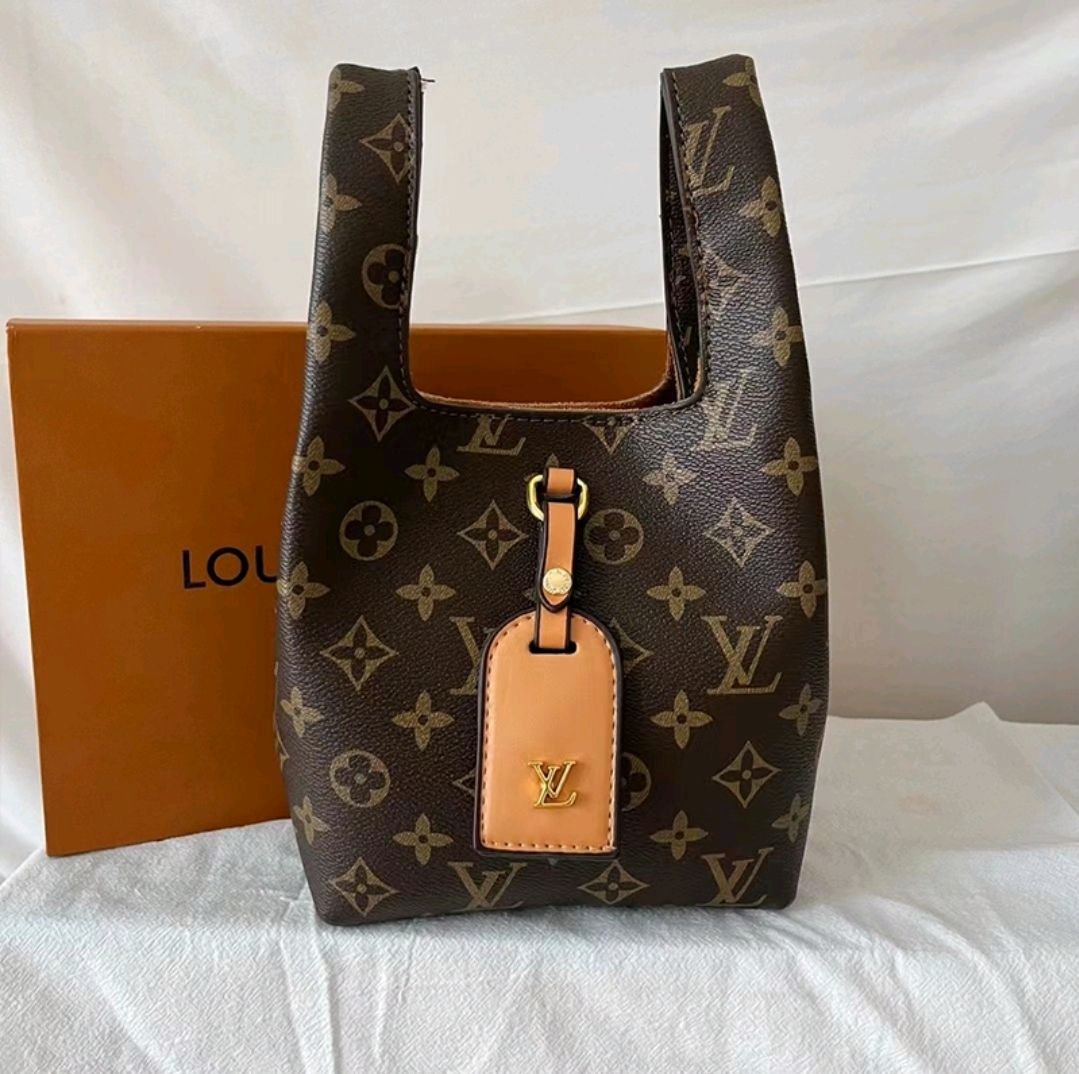  Borsa LV