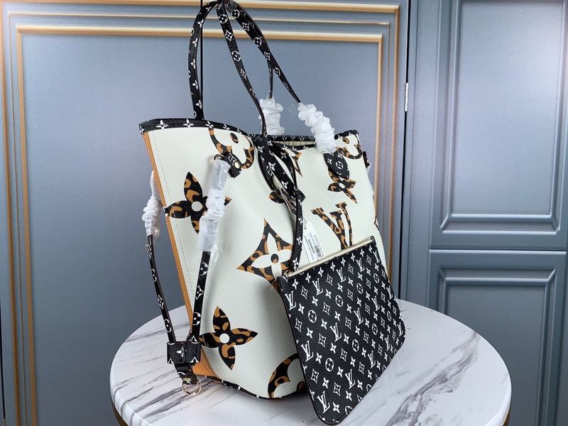 Borsa completa di scatola