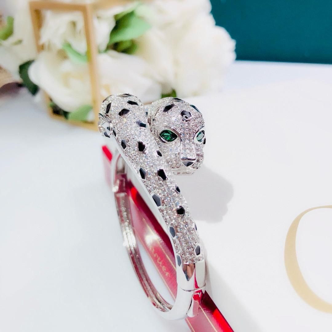 Elegant Panther-Inspired Diamond Bracelet