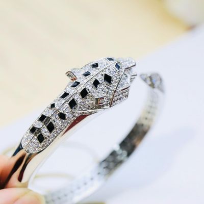 Luxury Panther Head Diamond-Encrusted Cuff Bracelet – Silver Finish