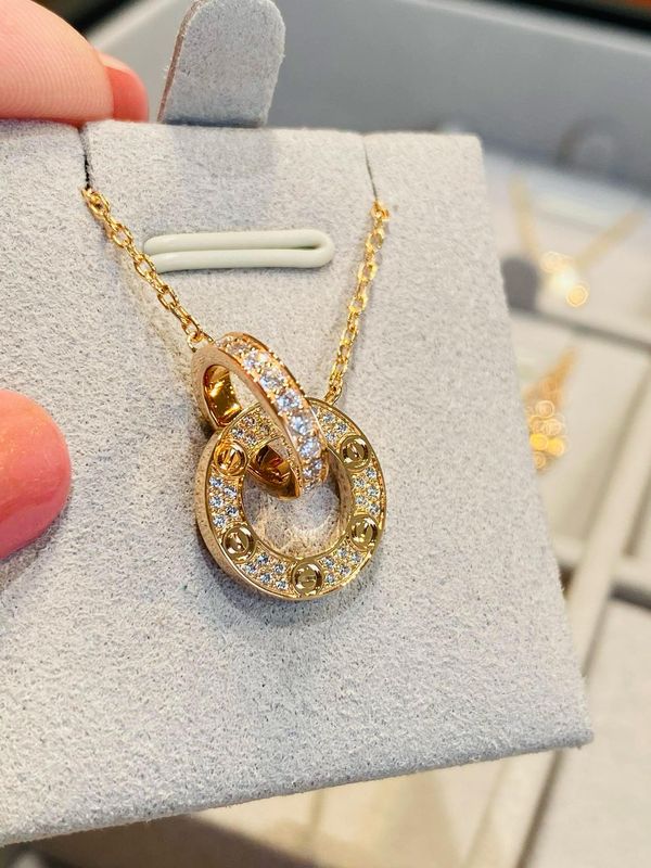 Interlocking Circle Pendant Necklace – Gold