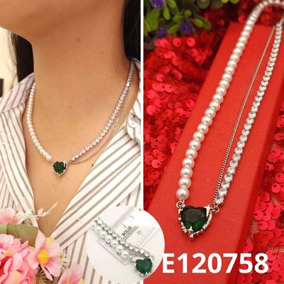 GARGANTILLA ENCHAPADA EN PLATINO CORAZON VERDE Y PERLAS 45 A 50CM LARGO