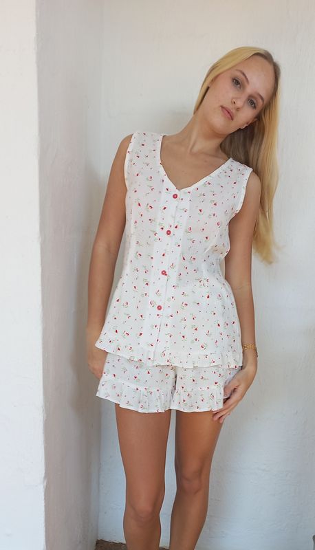 Dainty floral Chelsea  shorts set