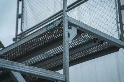 Niezbędne akcesoria do rusztowania warszawskiego – co warto dokupić