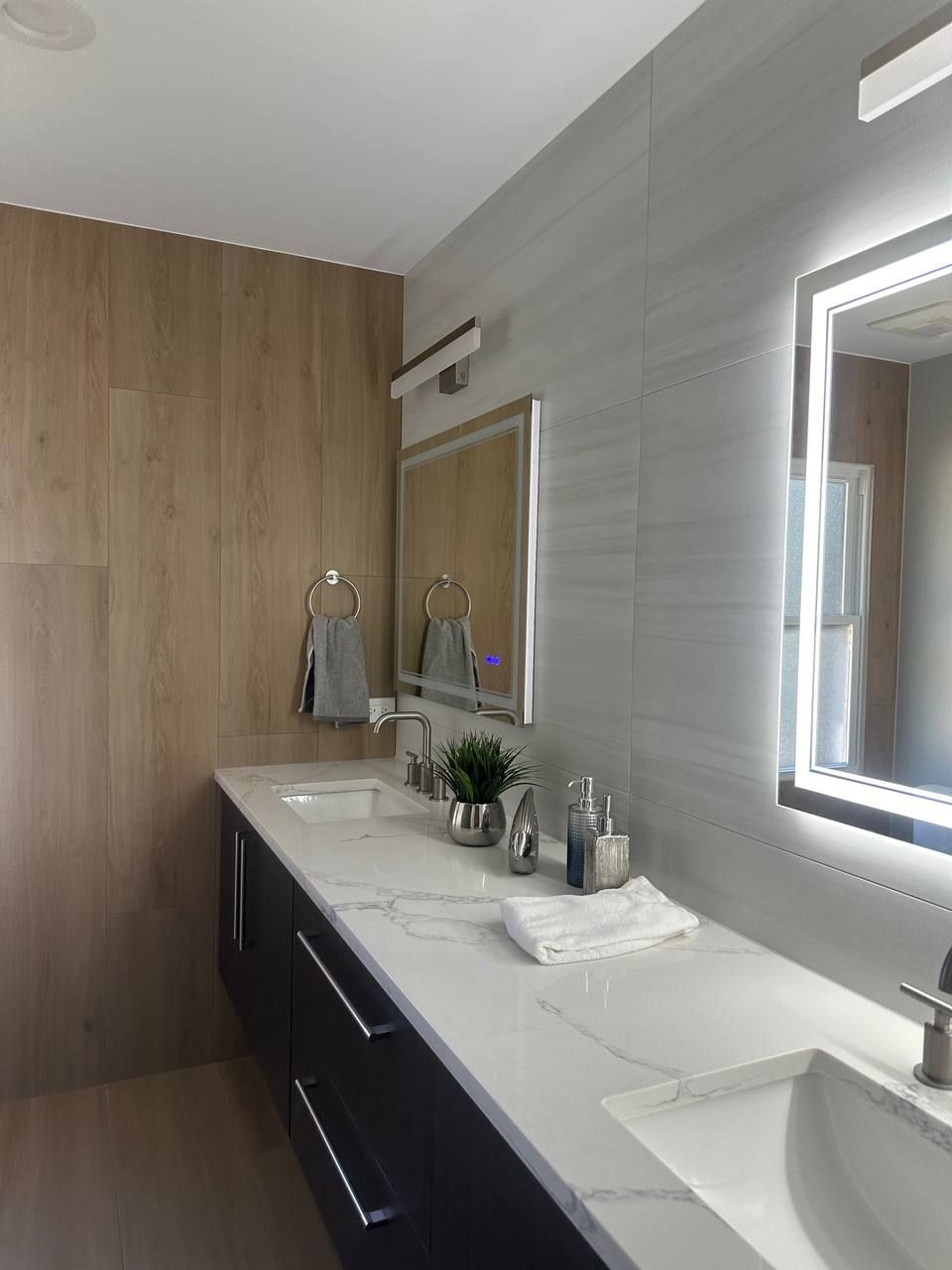 Granite &amp; Quartz Bathroom Vanities