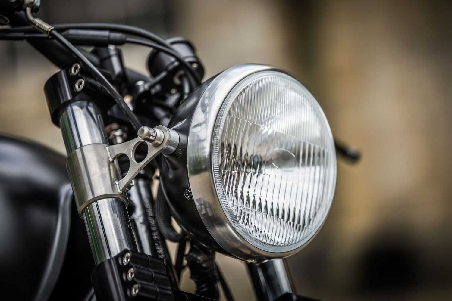 Triumph T100 7-Inch Classic Style Headlight & Stainless Steel Brackets