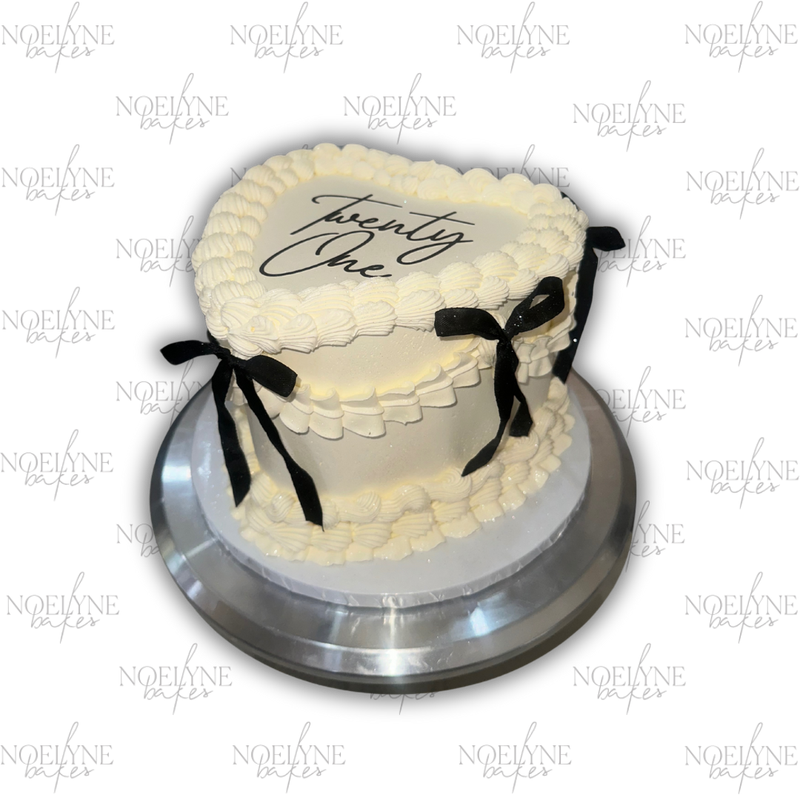 Vintage Cake with Classic Lambeth Piping