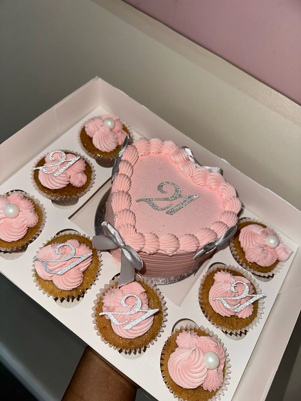 Bento Cake With Cupcakes