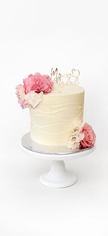 Classic Wave Wedding Cake