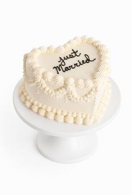 Timeless Vintage Heart Cake