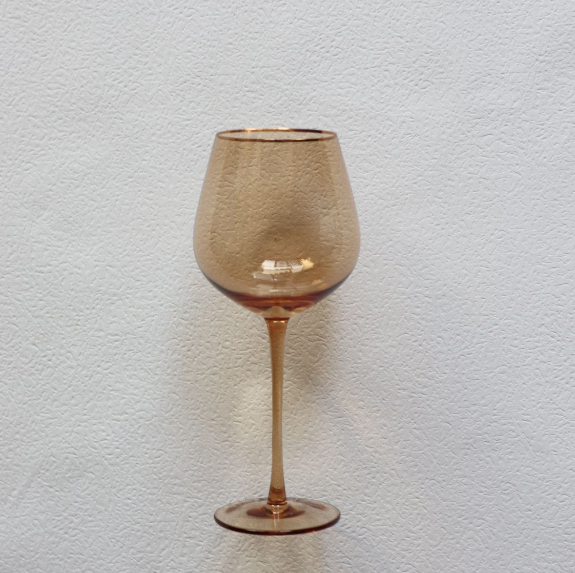 VD-P27-AM - Vikko Decor - Platinum, Amber with Gold Rim, Wine Glass, 27 oz