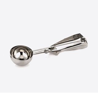 M-6900 - Millvado - 18/10 SS Scooper, Dia 2.25&#39;&#39; Compacity 2.75 Oz / 4 Table Spoon