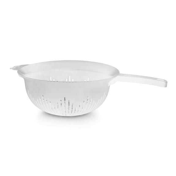 31-1130- Plastic Strainer with Handle 9.75 inch white
