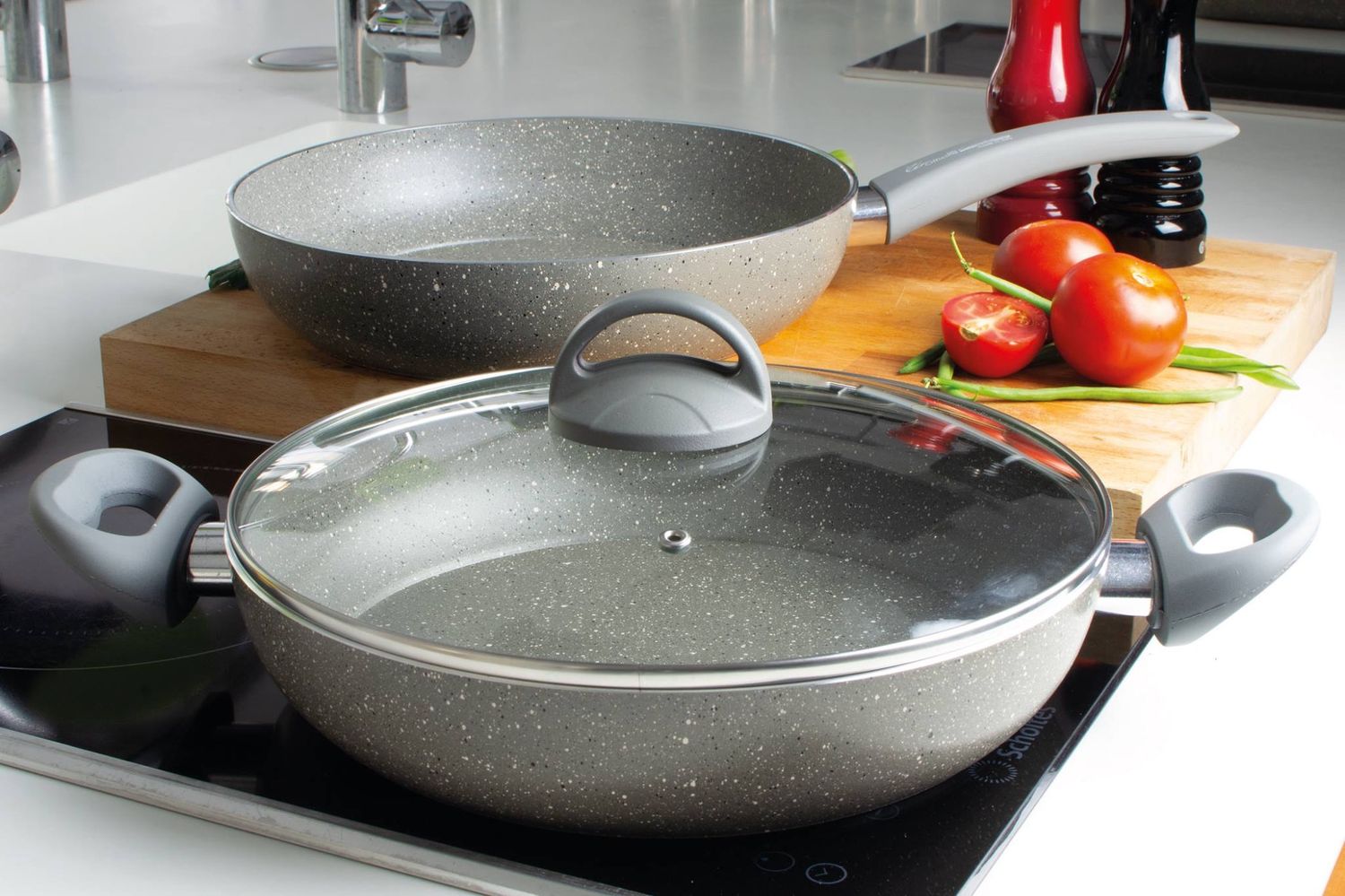 MGNPDLCV232VA1 - 32-CM - FRYPAN W/LID 14&quot;