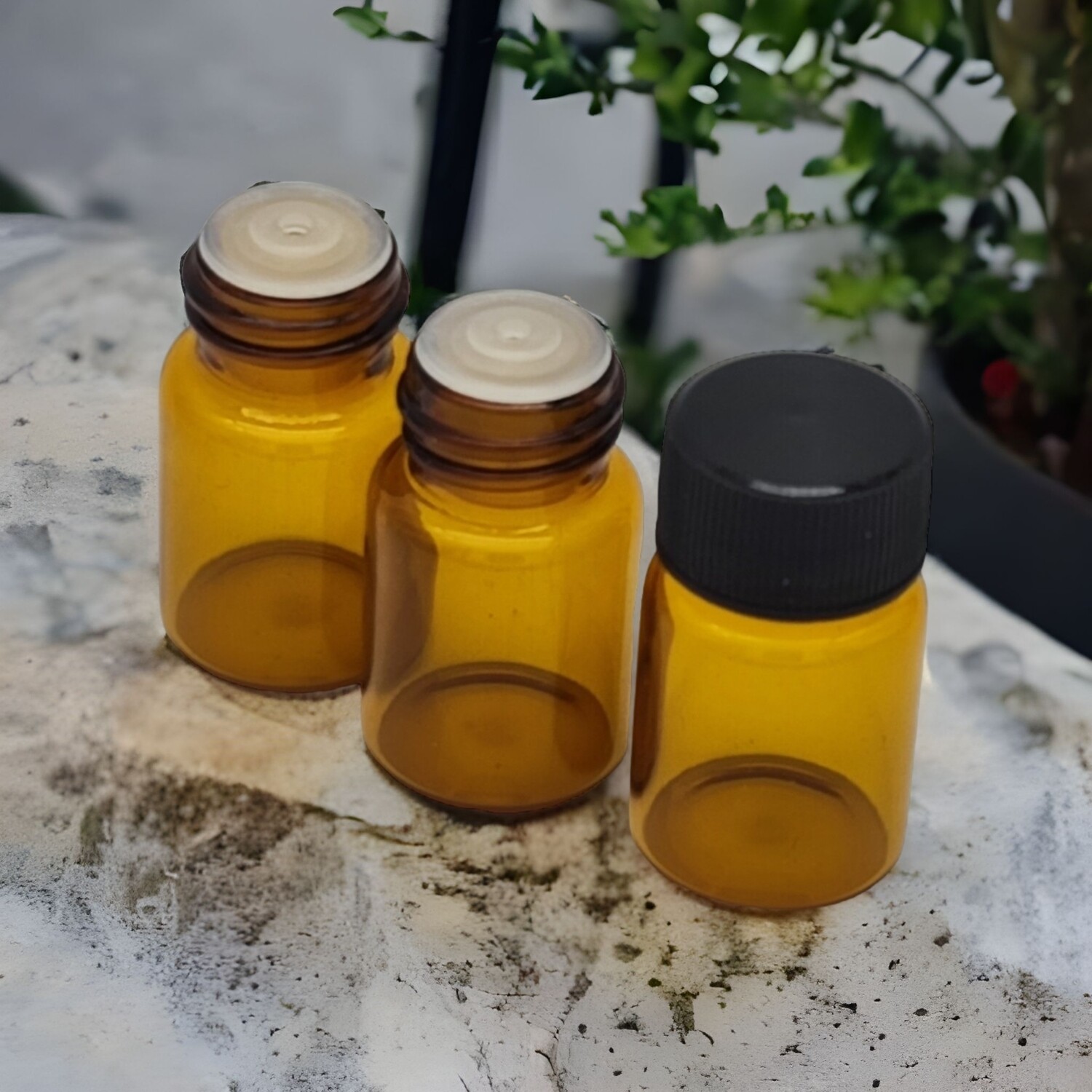 5ml AMBER Dripulator Sample Bottle with 18mm Ridged Black Cap- BULK Pack 50 Bottles