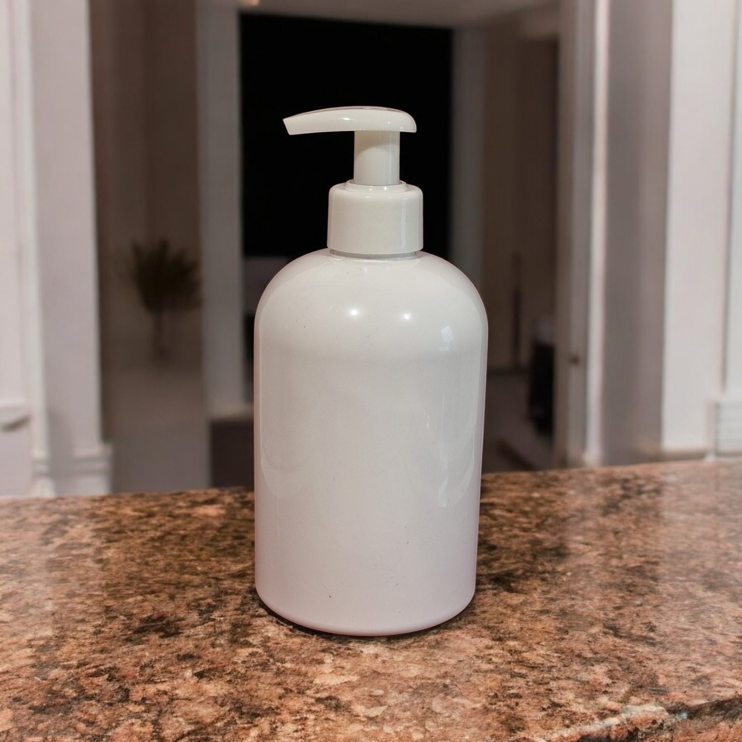 500mL SQUAT WHITE PET (Plastic) (Non Ribbed) 28/410 WHITE Lotion Pump 2mL Dispensing -