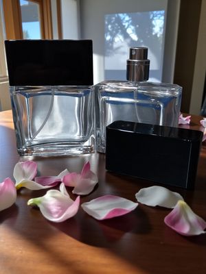 50ML RECTANGLE CLEAR GLASS ATOMISE WITH MATCHING SIZE BLACK OVERCAP - SPECIAL BUY