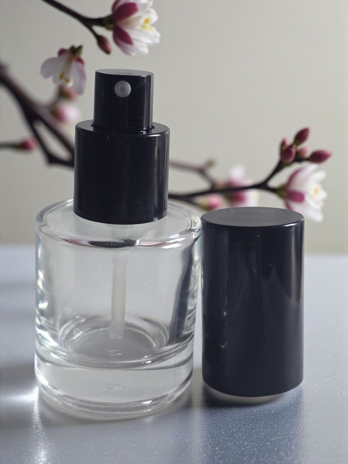 30ML CLEAR GLASS  SQUARE SHOULDER WITH BLACK OVERCAP ATOMISERS - SPECIAL BUY