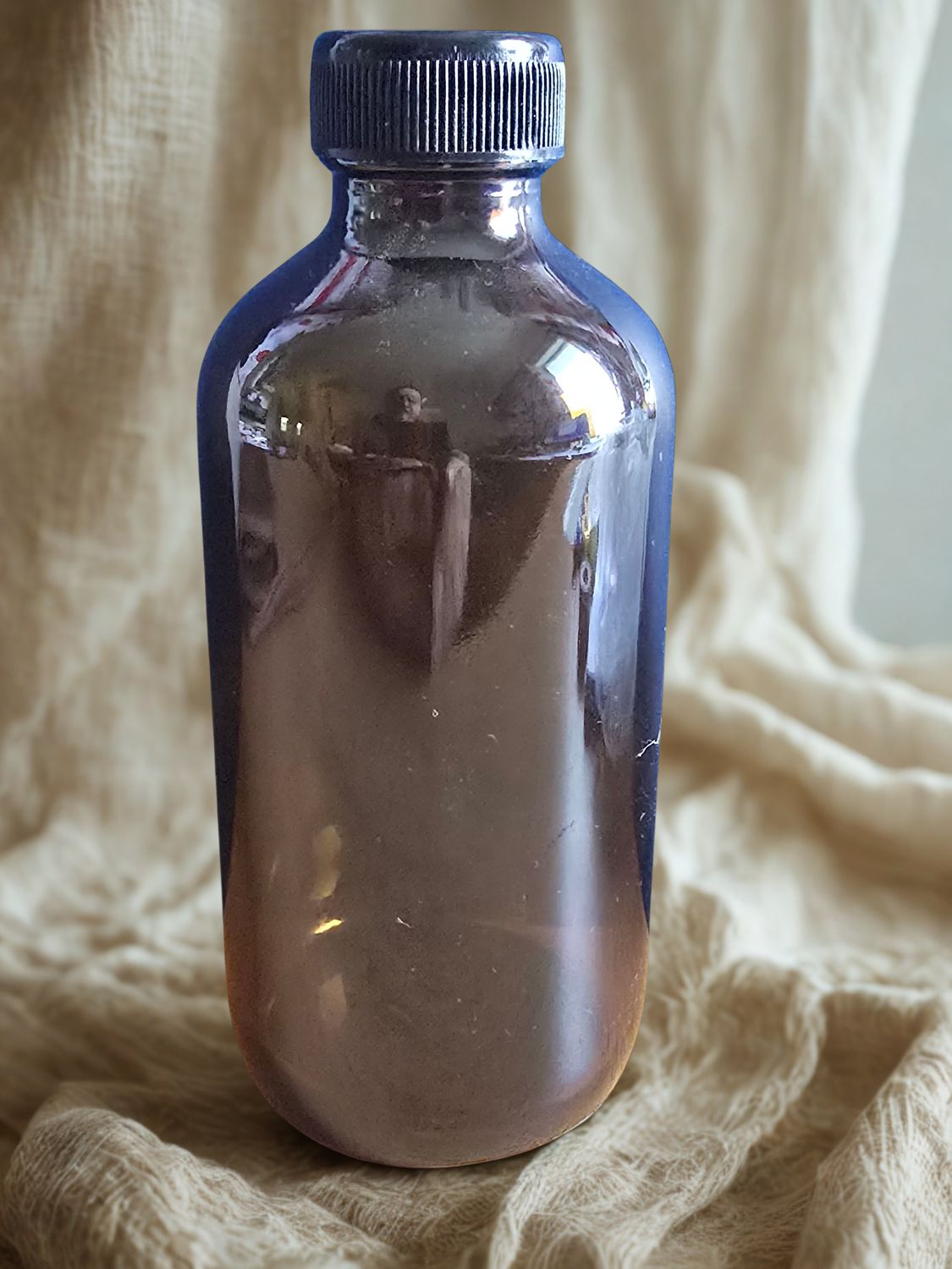 250ML AMBER GLASS BOTTLES WITH BLACK WADED CAP