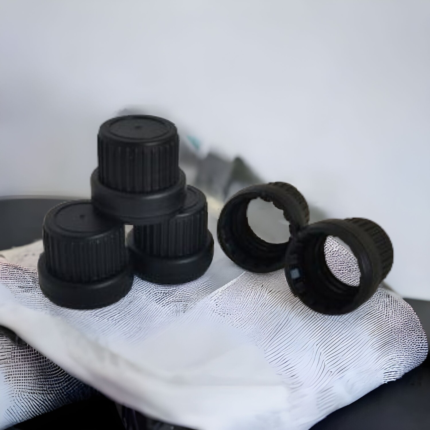 18mm Black Wadded (EURO STYLE) TAMPER EVIDENT Screw Caps (For Boston 18/410 - BULK Pack 100pcs