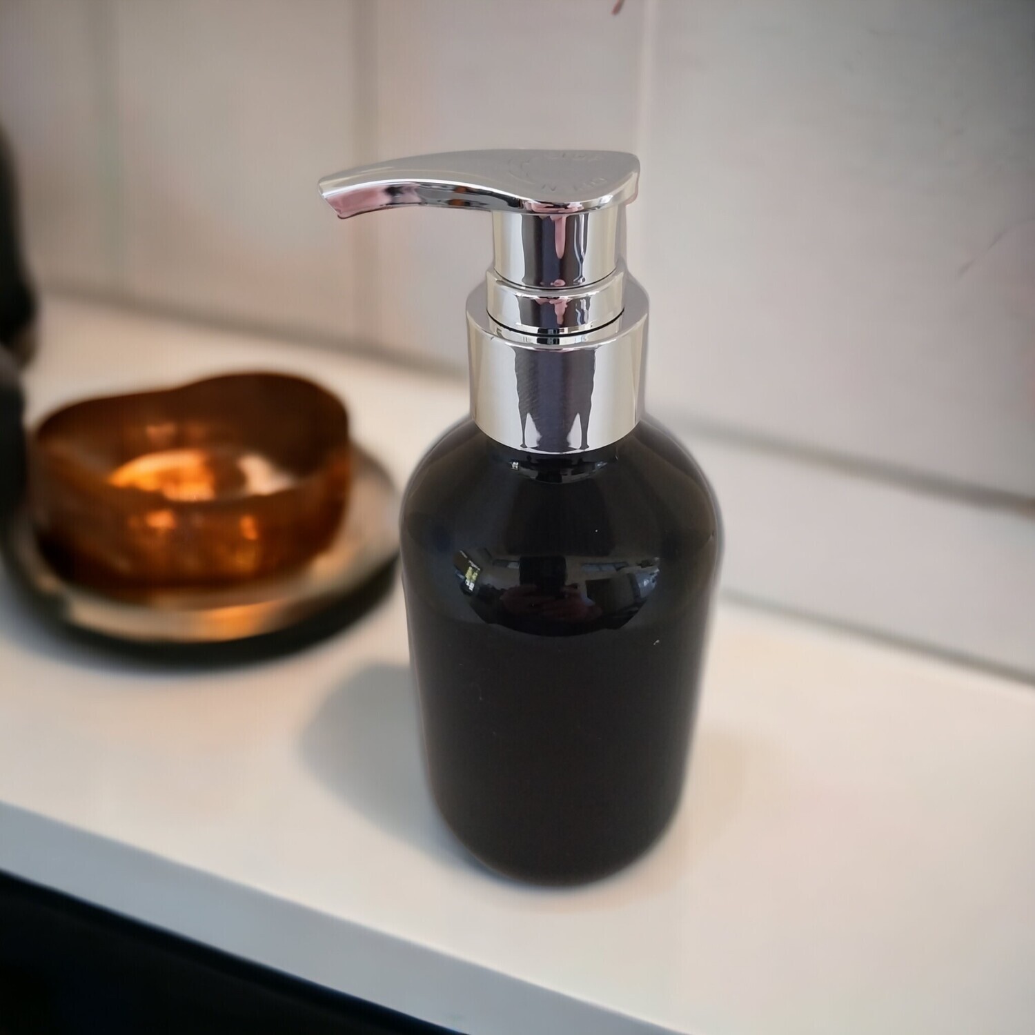 200ml Black Veral (PET) Plastic with 24mm 24410 Neck SILVER DUCK BILL Lotion Pump