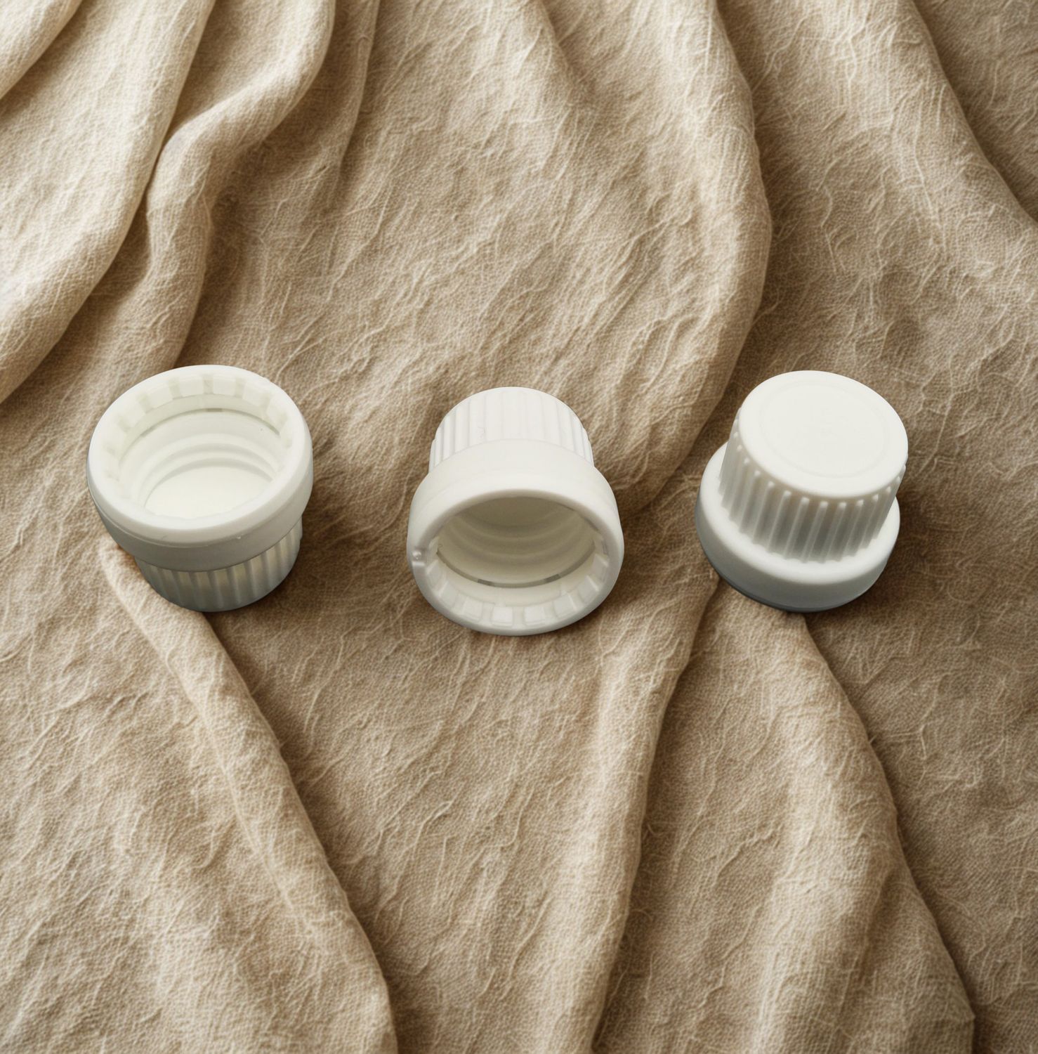 18mm White Wadded (EURO STYLE) TAMPER EVIDENT Screw Caps (For Boston 18/410 )