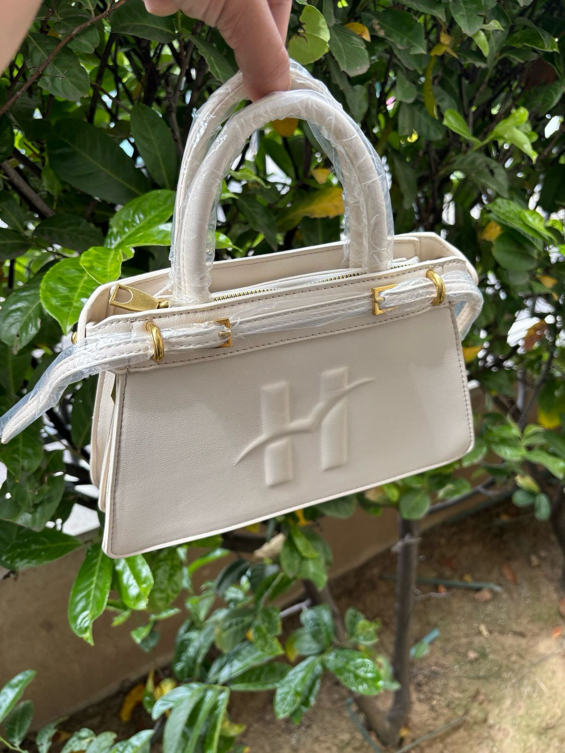 Sac beige avec 10 produits