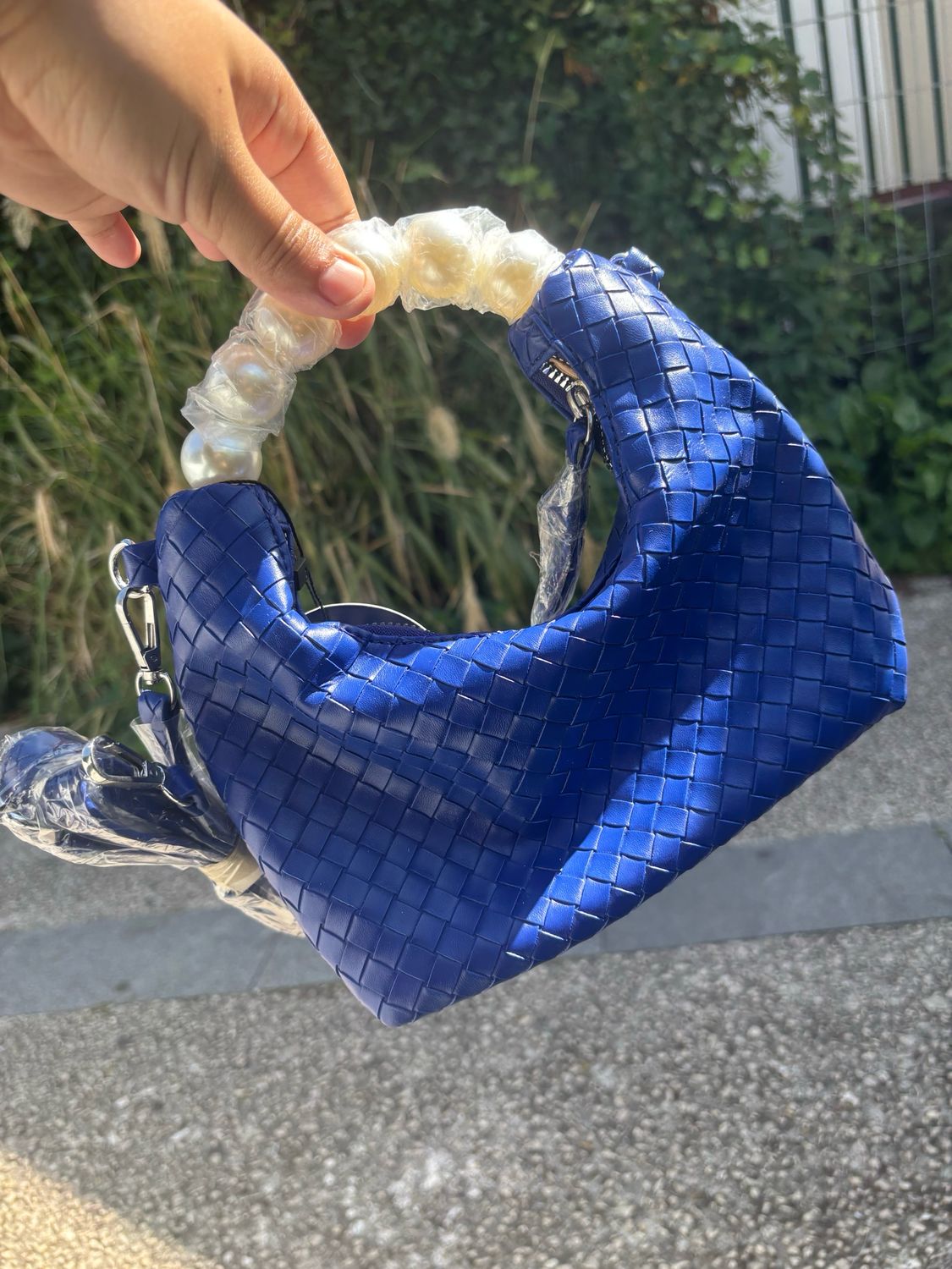Sac bleu avec 10 produits offerts
