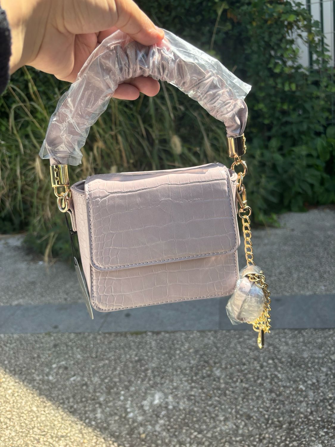 Sac violet avec 10 produits offerts