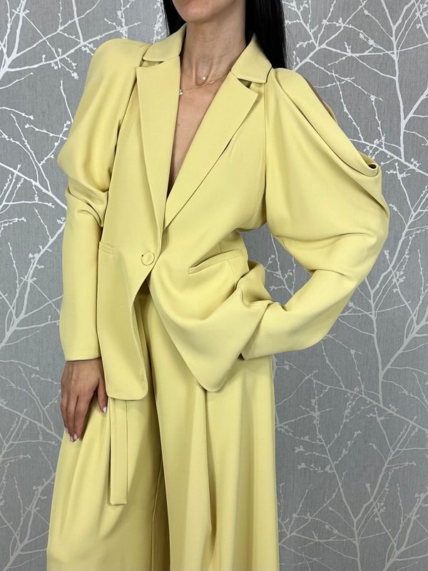 Giacca monopetto cut-out sulle spalle giallo