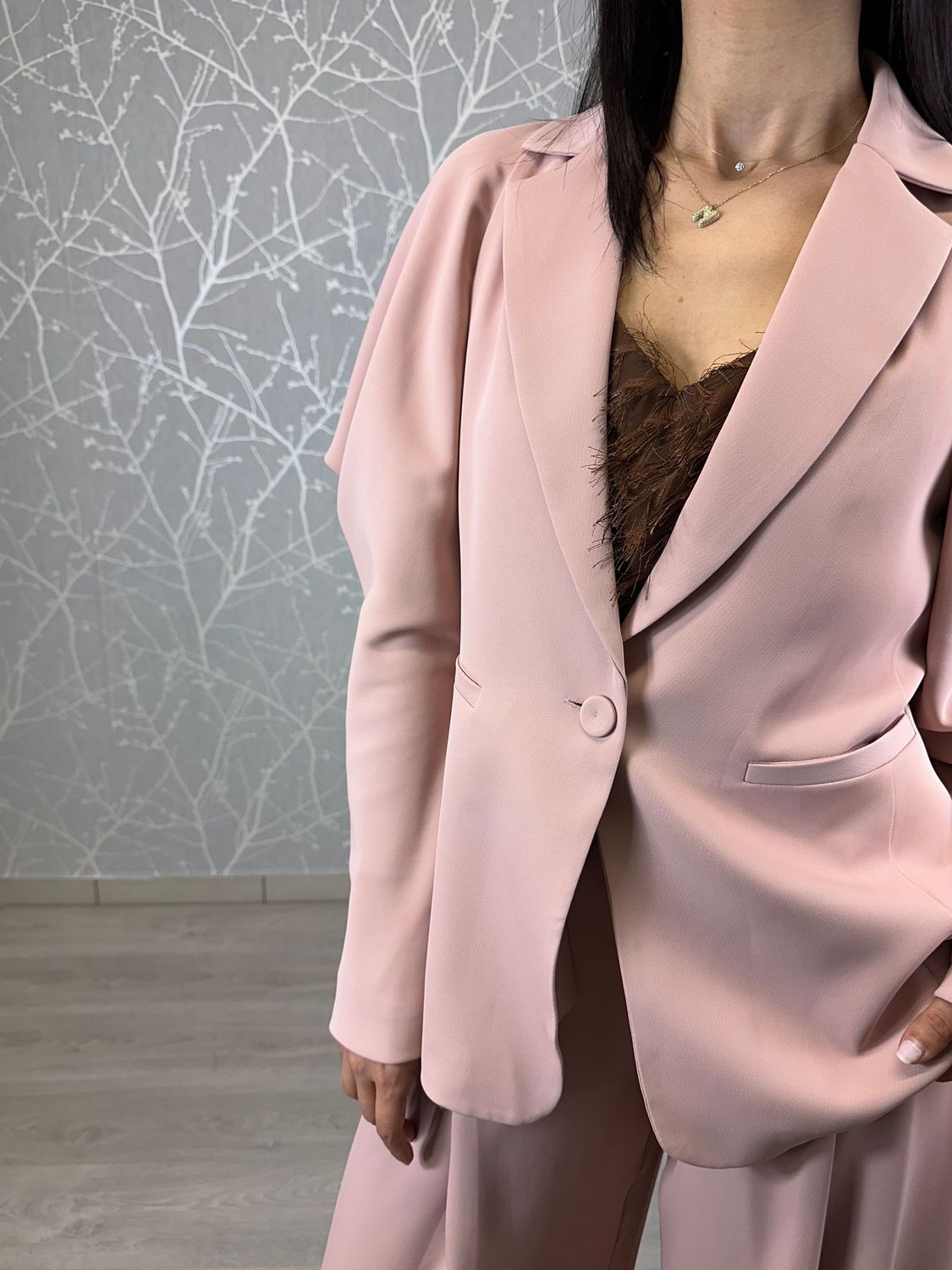 Giacca monopetto cut-out sulle spalle rosa