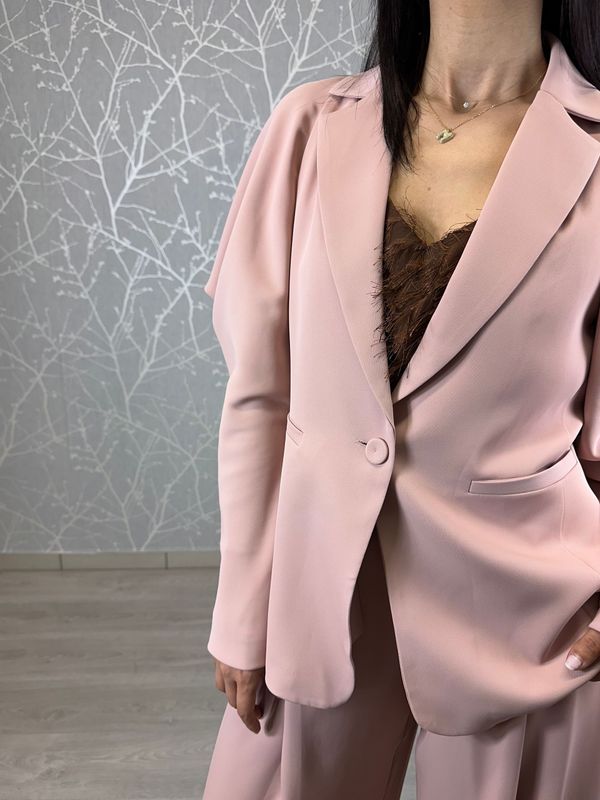 Giacca monopetto cut-out sulle spalle rosa